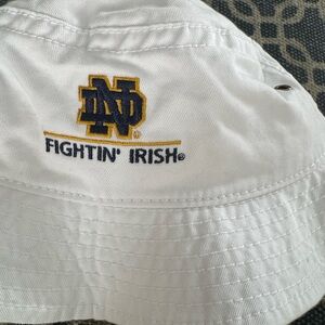 BRAND NEW W TAGS! Notre Dame Fighting Irish White Bucket Hat white size S/M